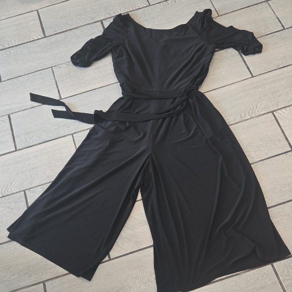ELLE Black Wide Leg Cropped Jumpsuit Culotte Elegant‎ Flattering Size L